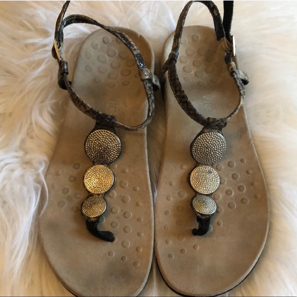 Vionic 9.5 sandals Excellent Condition